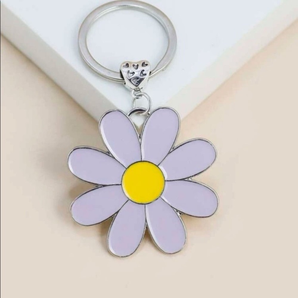 🛍️ Flower pendant keychain